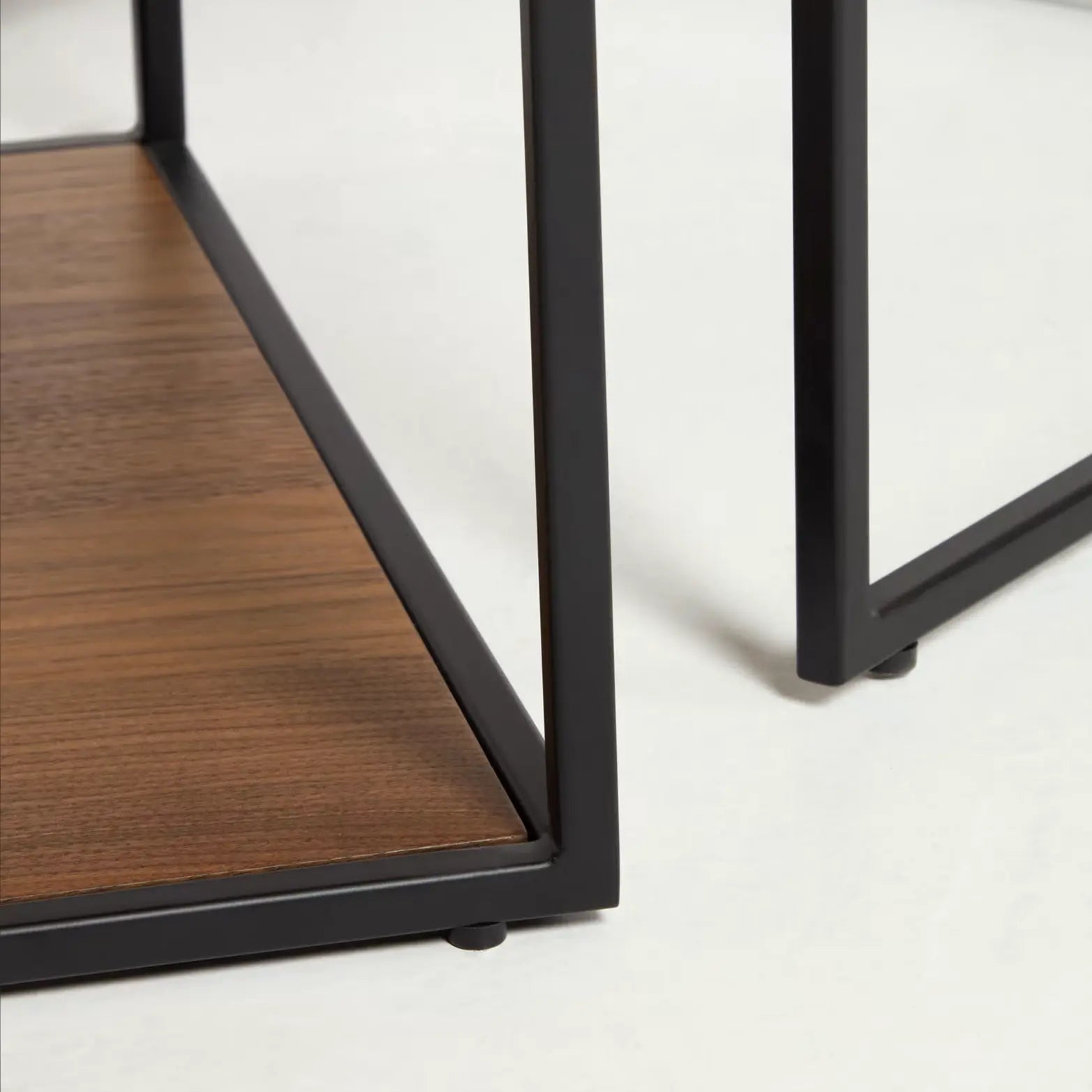 MONRO | סט של 2 שולחנות קפה מקננים עם פורניר אגוז - ZVZstyle