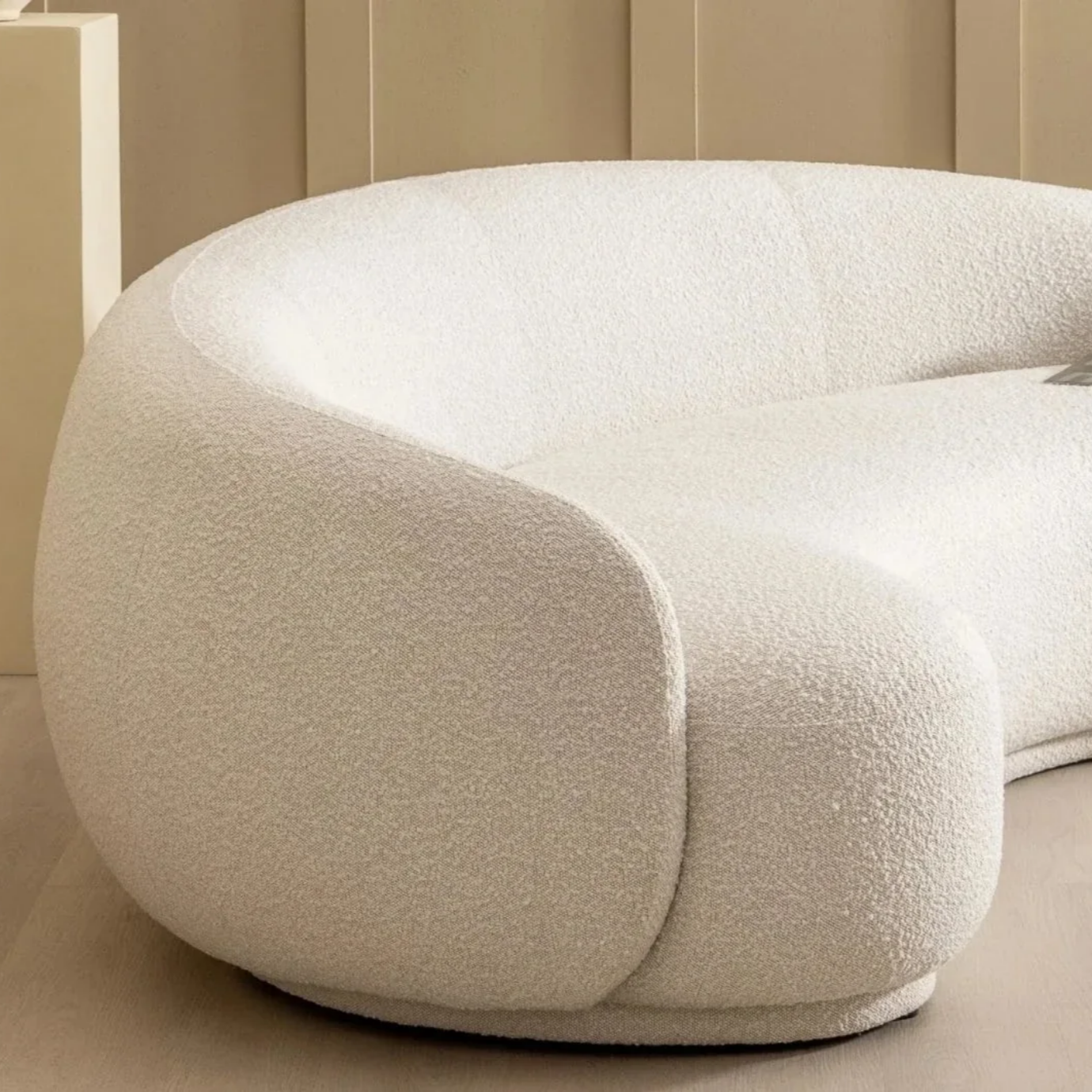 IVORY | ספה מעוצבת בקימור אלגנטי