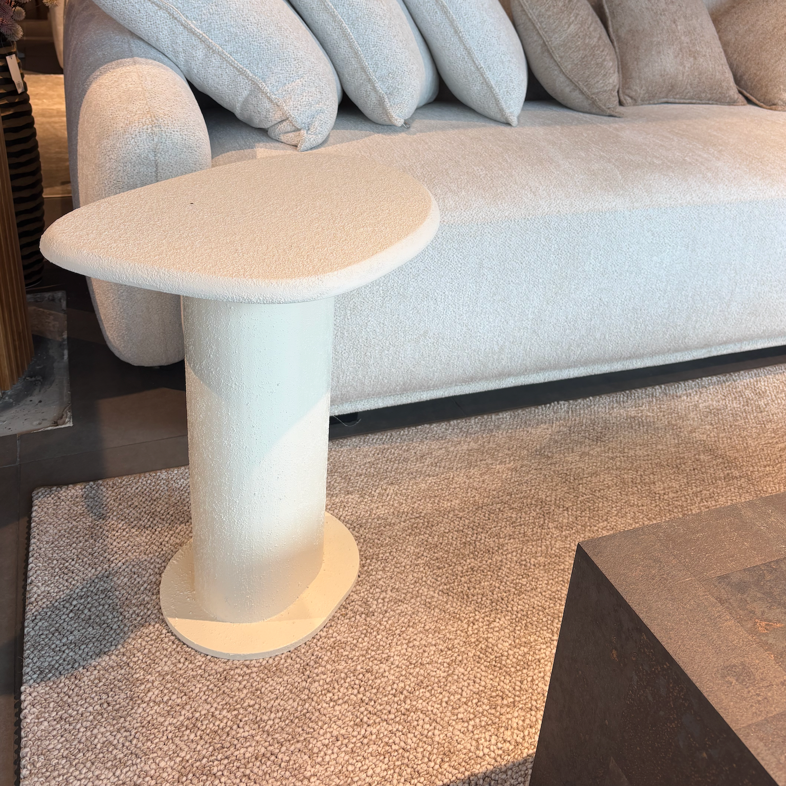 STONE | שולחן צד בעיצוב מודרני